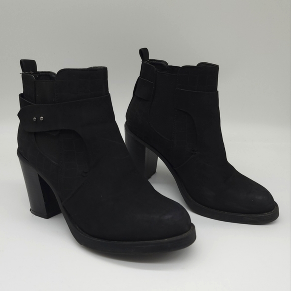 Aus 9 Therapy Black Faux Suede Snake Emboss Heeled Boot - Picture 2 of 16